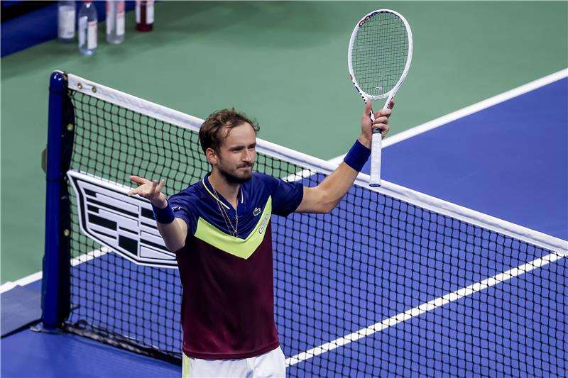 دانيل ميدفيديف