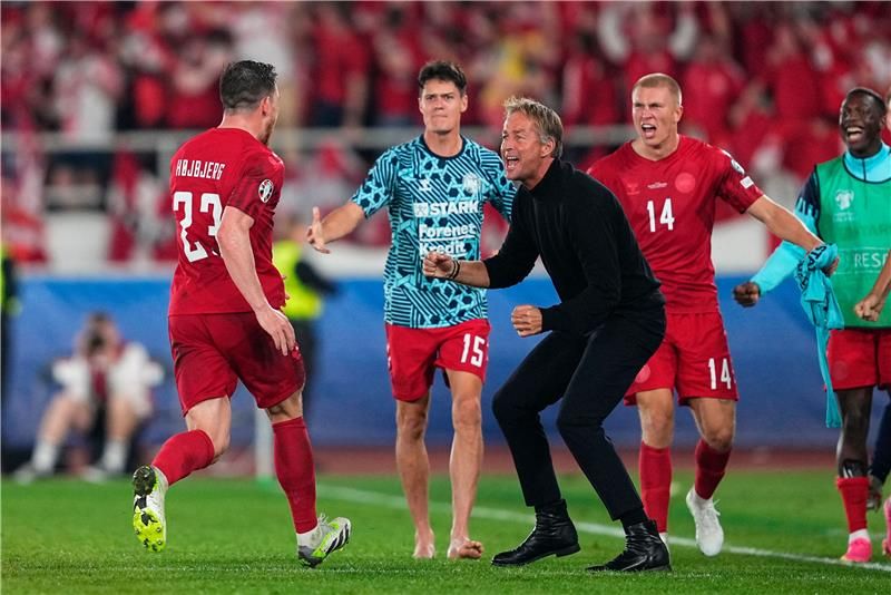 جانب من مباراة الدنمارك وفنلندا