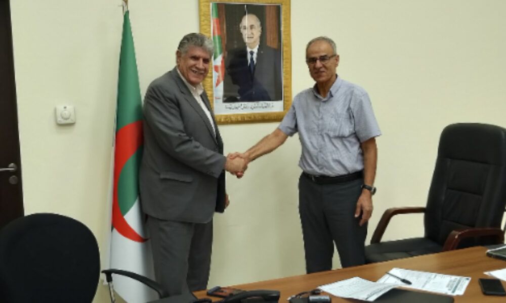 مزيان إيغيل (يسارًا)