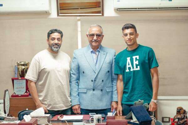 بعد توقيع العقود