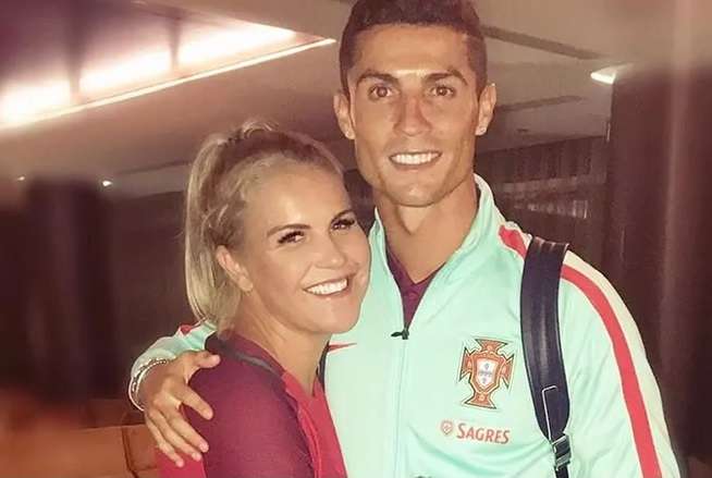 رونالدو مع شقيقته