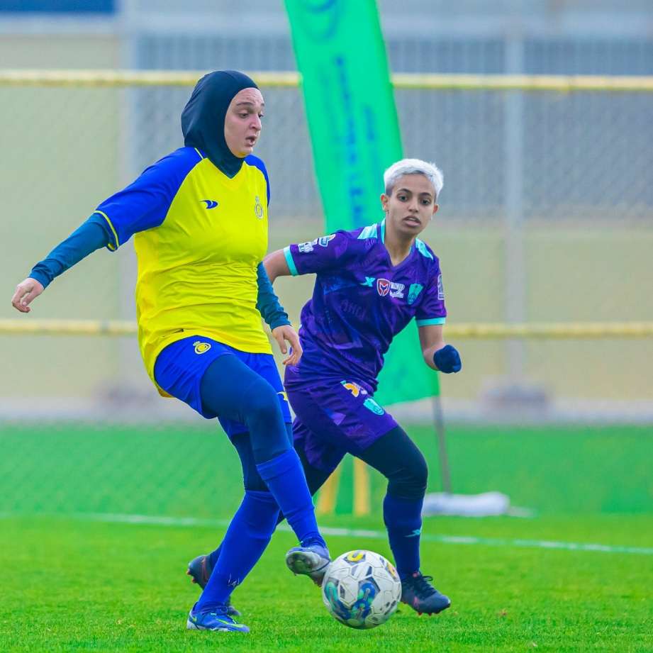 ريناد السفياني (يمين)