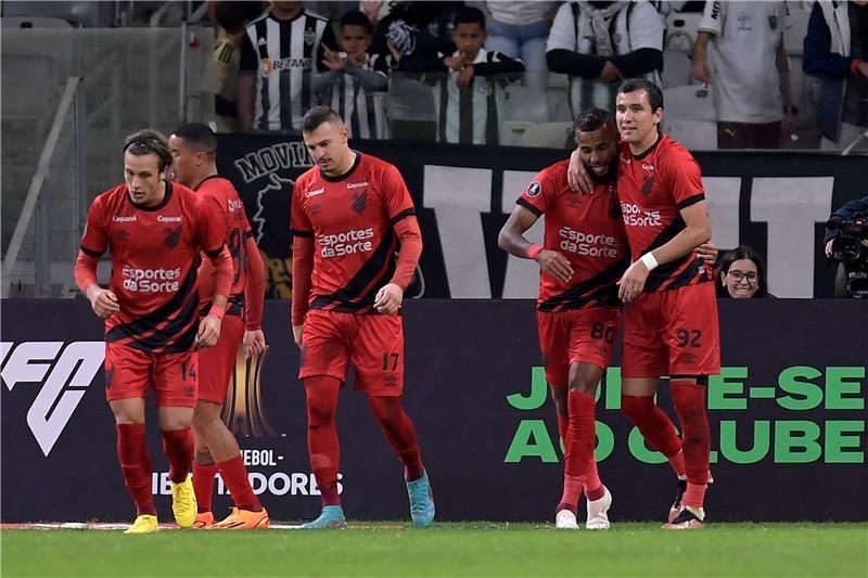 لاعبو أتلتيكو باراناينسي