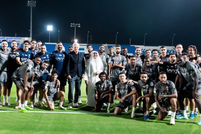 نيمار (جهة اليمين في الأسفل)