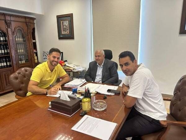 نديم سعيد خلال التوقيع