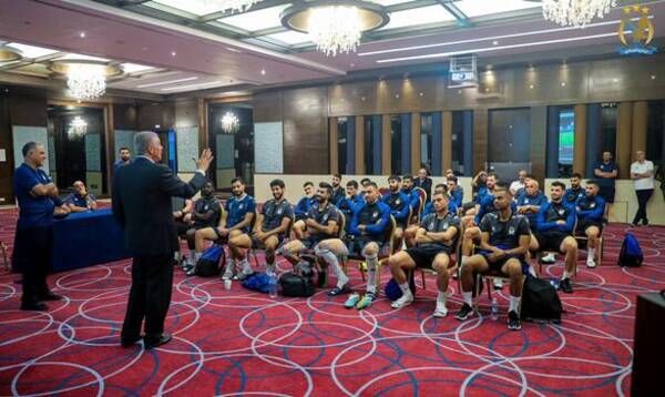 الحديد متحدثاً للاعبي الفيصلي