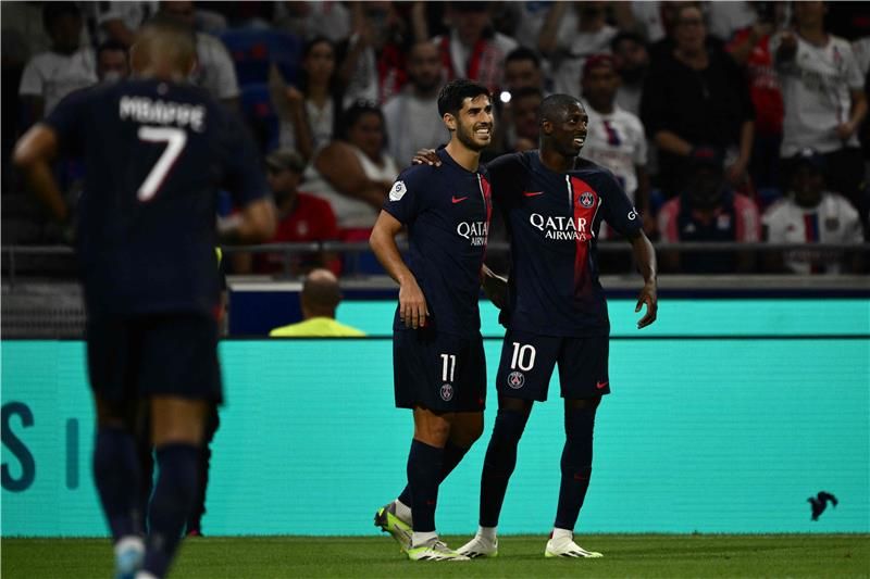 لاعبو باريس سان جيرمان