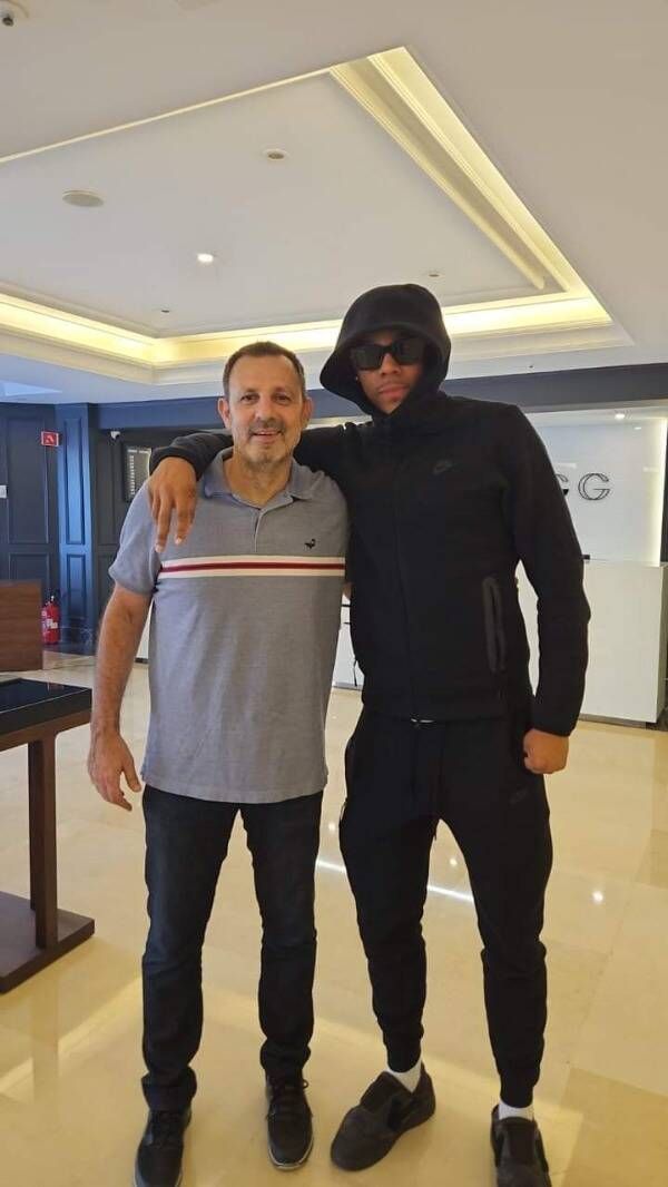 وصول أجانب دينامو