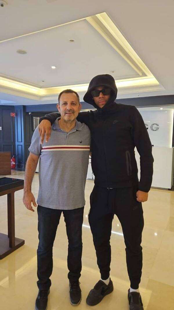 وصول أجانب دينامو