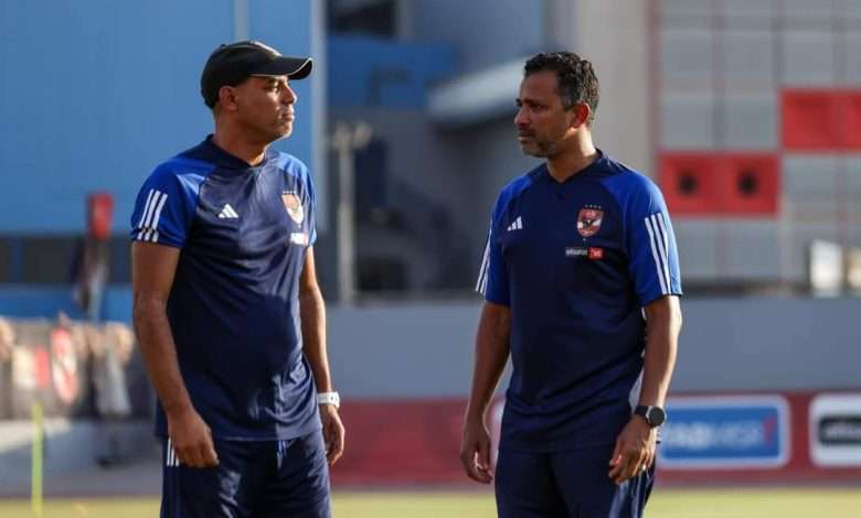 خالد بيبو (على اليسار)