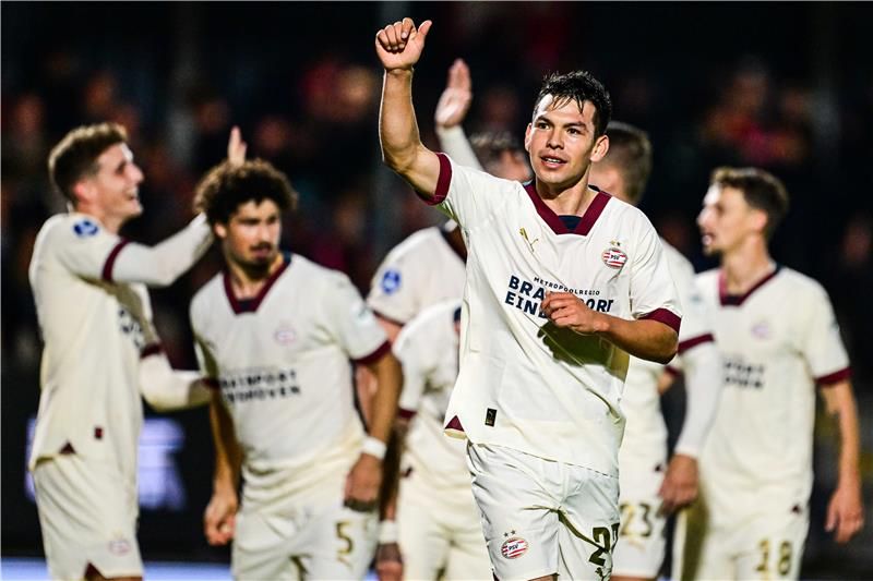 لاعبو آيندهوفن