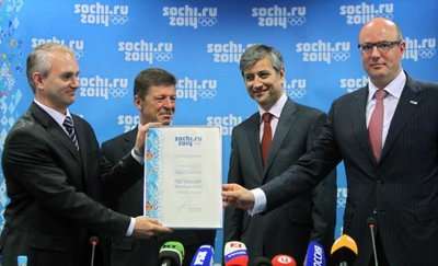 دميتري كوزاك ( يسار )