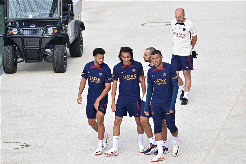 لاعبو باريس سان جيرمان