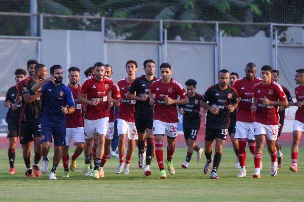 لاعبو الأهلي