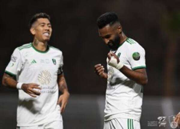 لاعبو الأهلي