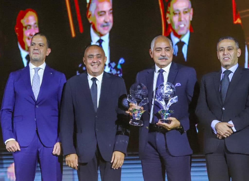 العامري فاروق أثناء تكريم الأهلي