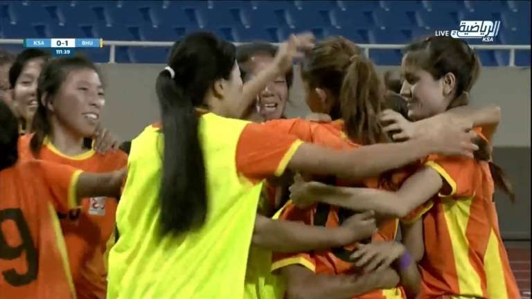 لاعبات بوتان بعد تسجيل هدف الفوز- (لقطة تليفزيونية)