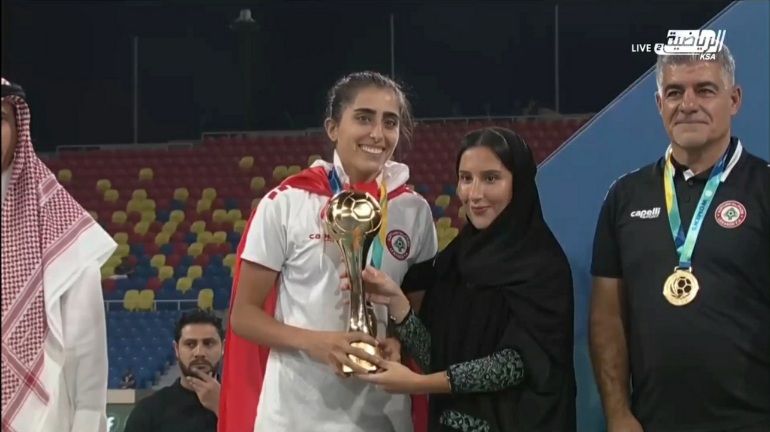 عالية الرشيد تتوج لبنان باللقب