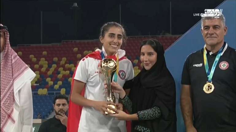 عالية الرشيد تتوج لبنان باللقب