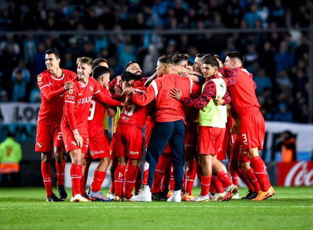 فرحة لاعبي إندبندينتي