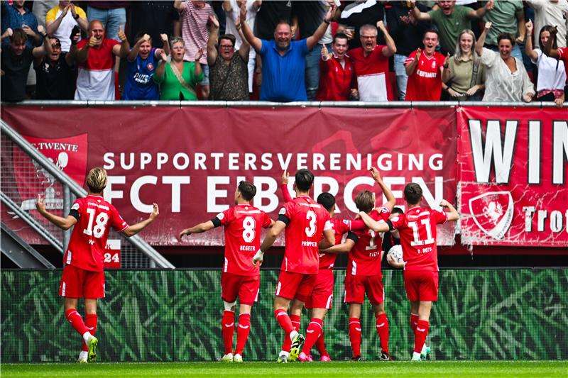 لاعبو تفينتي