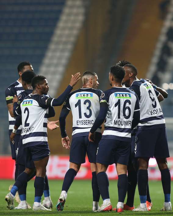 لاعبو قاسم باشا