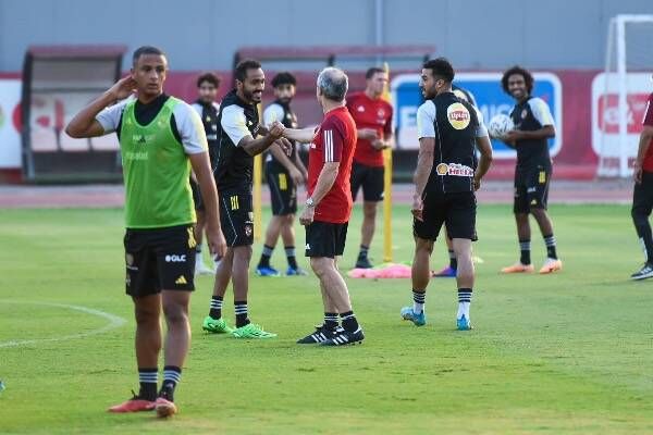 لاعبو الأهلي