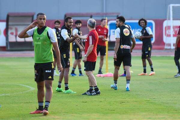 لاعبو الأهلي