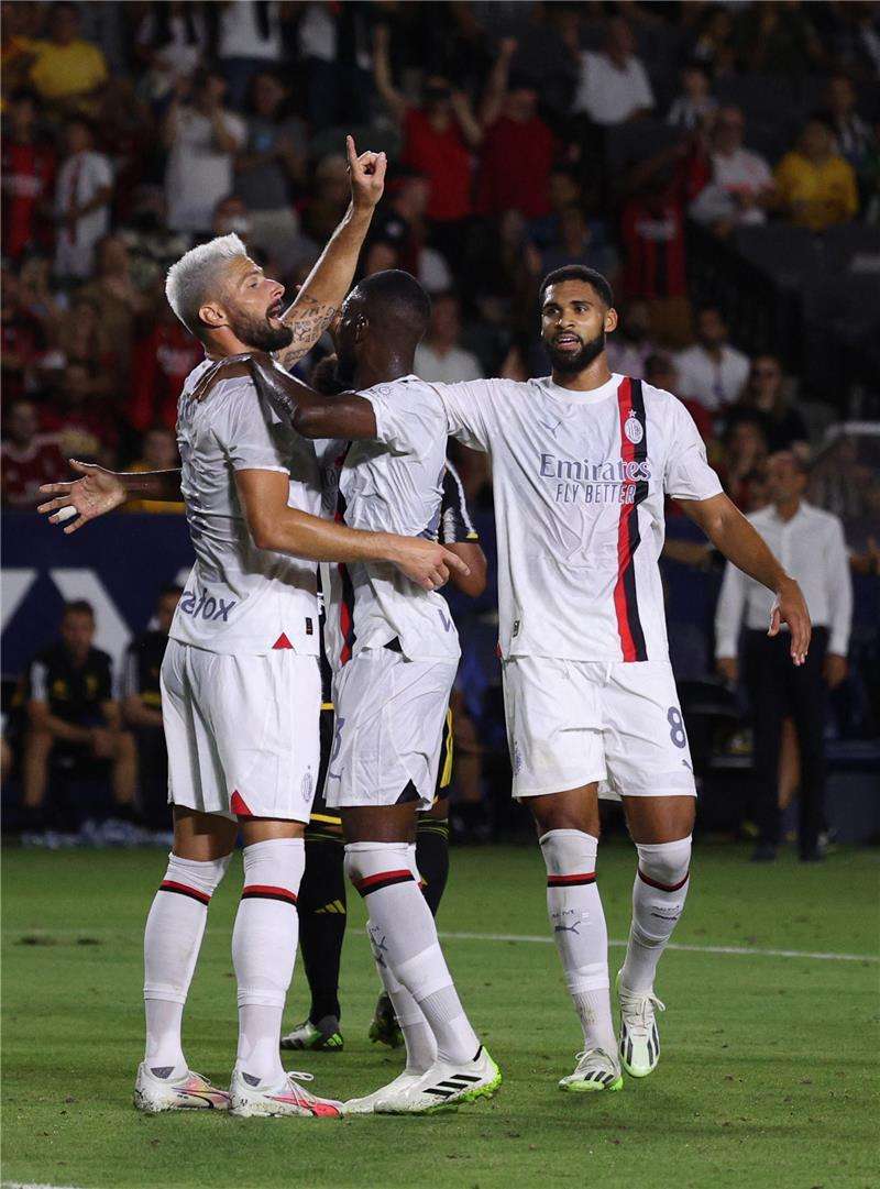 لاعبو ميلان