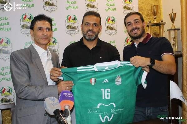 جانب من التوقيع