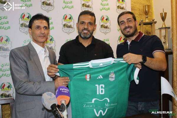 جانب من التوقيع