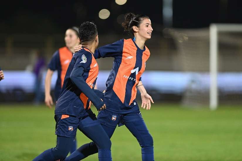 لاعبات شعلة الشرقية