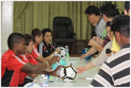 صورة من تواجد الاعبي سيئول في القنصلية الكورية بجدة السعودية