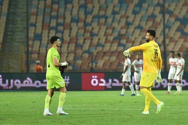 لحظة خروج عواد بعد الطرد