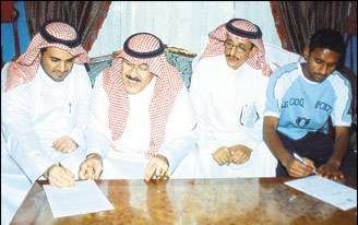 البلطان بجوار رئيس النصر الراحل عبدالرحمن بن سعود