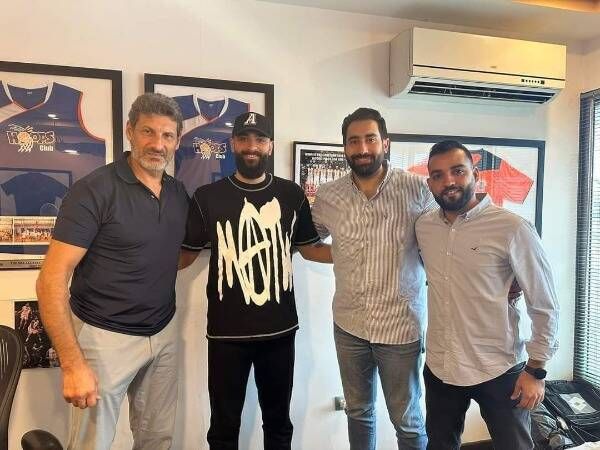 بعد توقيع العقود