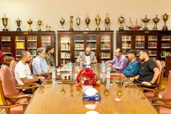 من الاجتماع