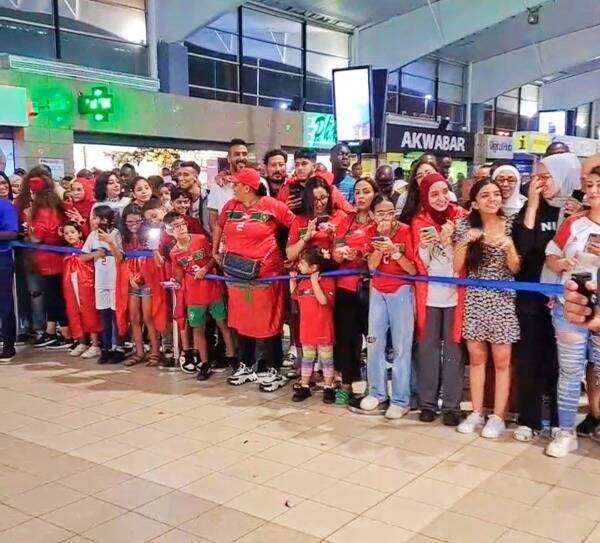 الجماهير المغربية بمطار أبيدجان