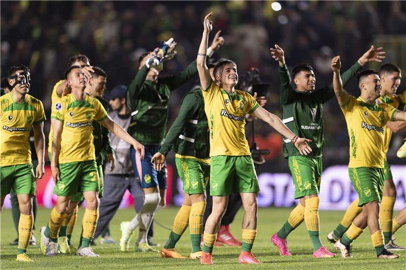 لاعبو ديفينسا إي خوستيسيا