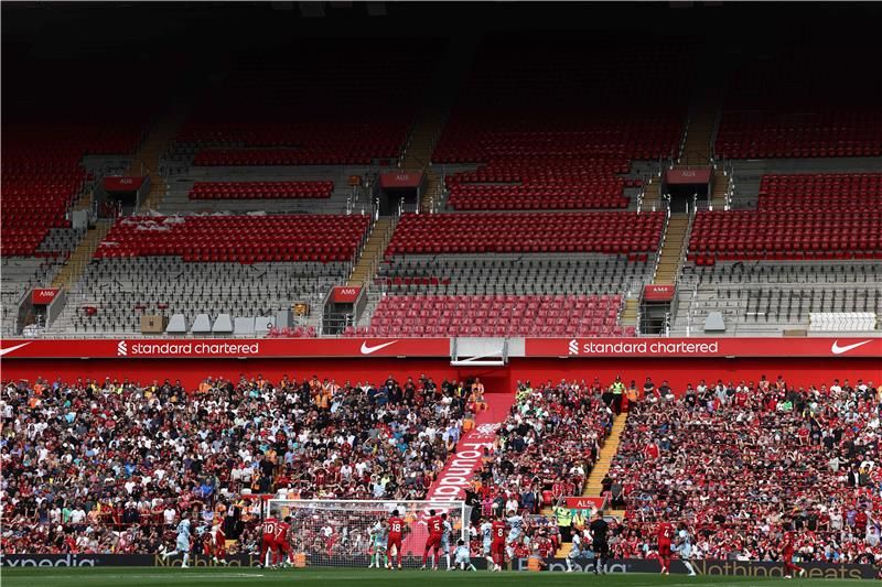 جماهير ليفربول في ملعب أنفيلد