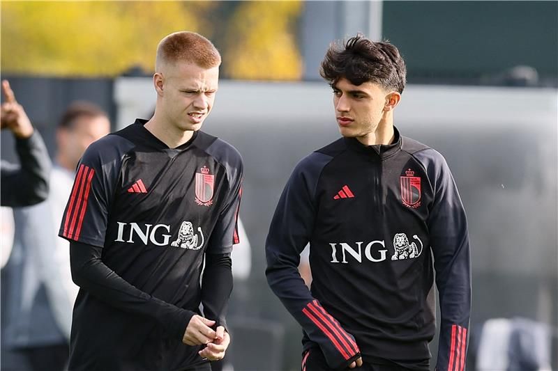 آرثر فيرميرين (يسار الصورة)