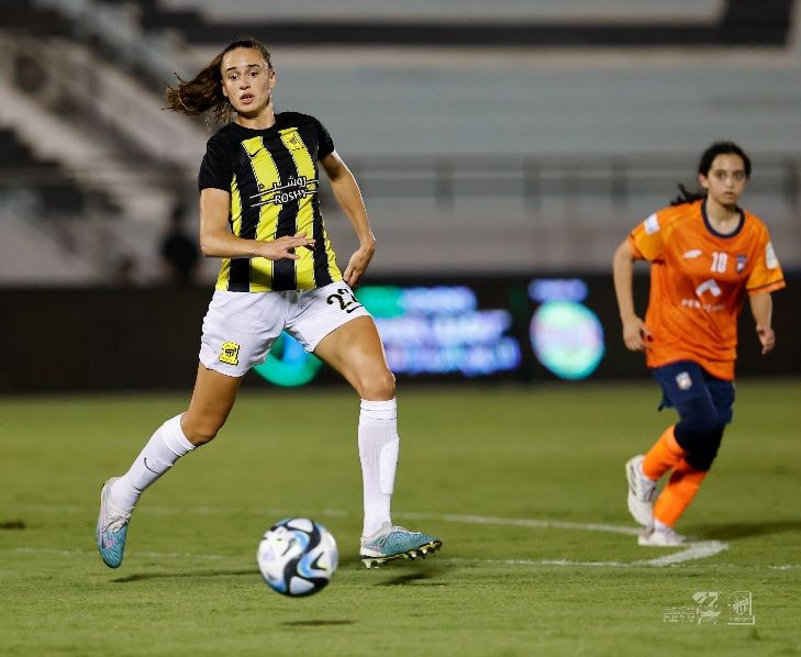 النيجيرية أشلي بلمبتر في لقاء شعلة الشرقية والاتحاد