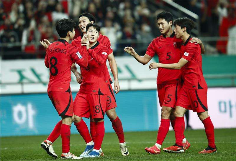 لاعبو كوريا