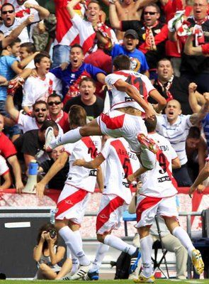 فرحة لاعبي رايو فاليكانو 