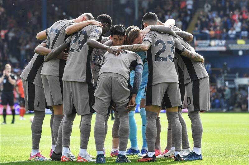 لاعبو توتنهام