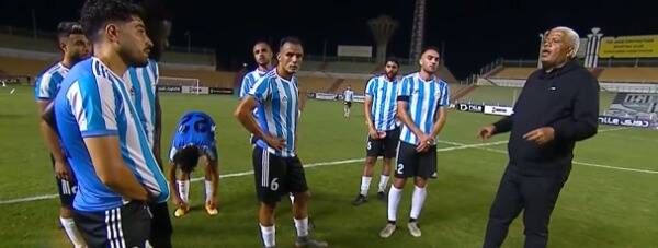 عبد الرازق مع لاعبي الداخلية