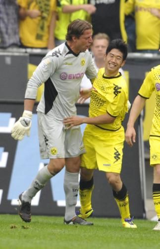 شنجي كاغاوا و رومان فايندفيلر وفرحه هدف بروسيا دورتموند
