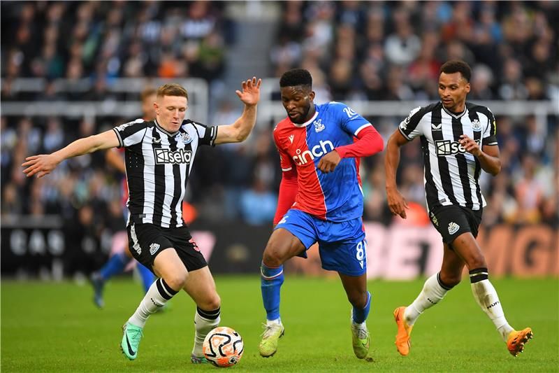 من مواجهة نيوكاسل وكريستال بالاس