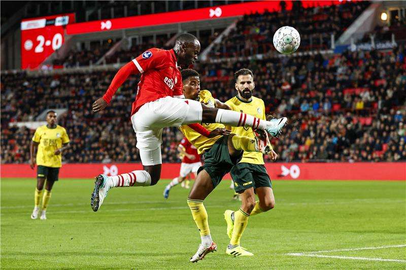 من مواجهة آيندهوفن وفورتانا سيتارد