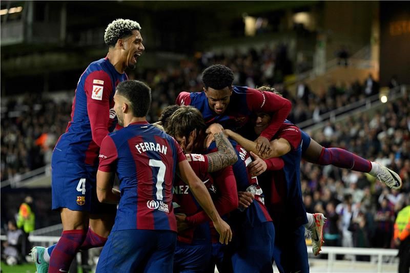 فرحة لاعبي برشلونة